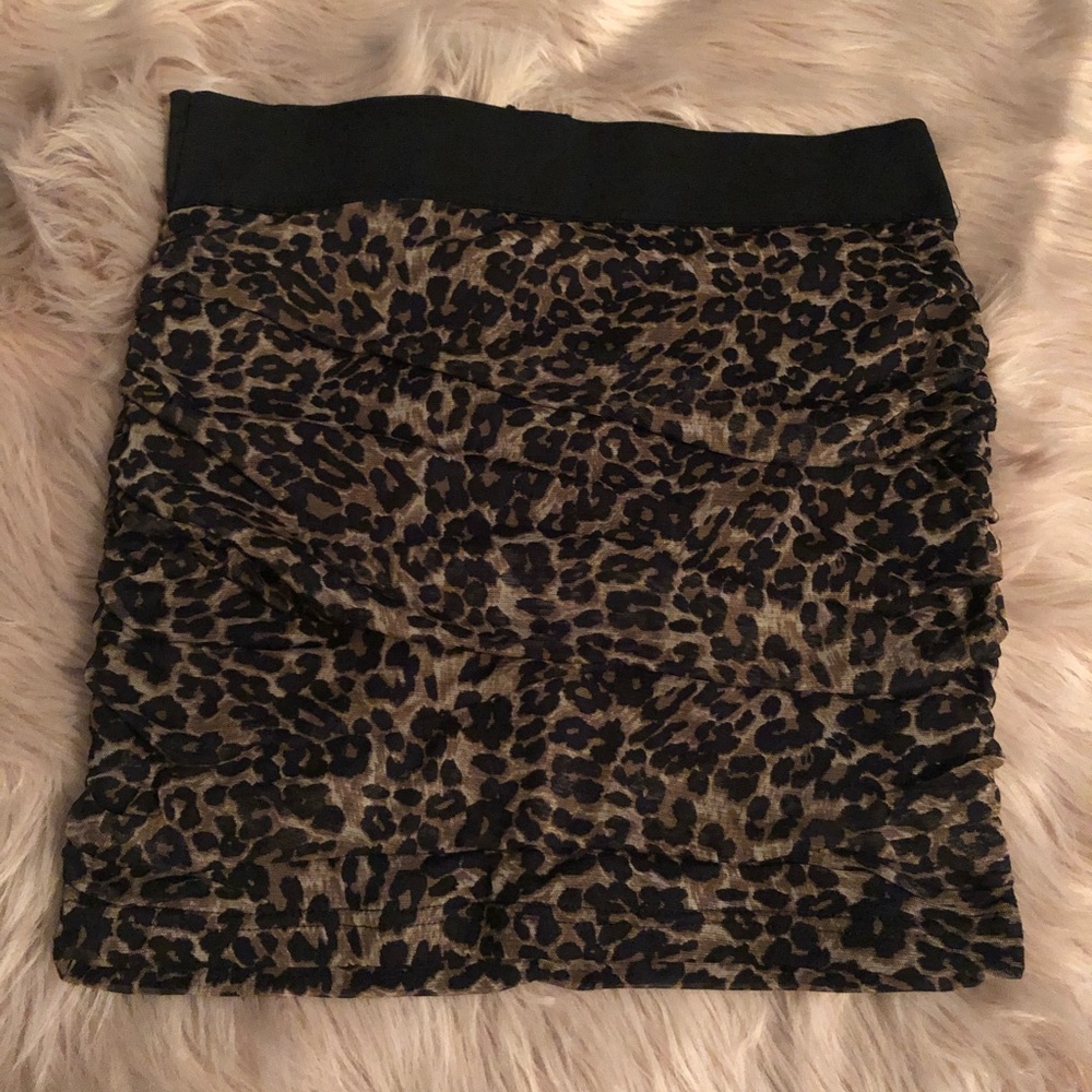Leopard mini skirt!